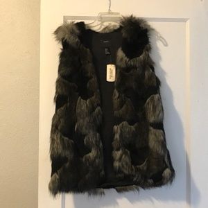 NEW W/TAGS forever 21 black/brown fur vest